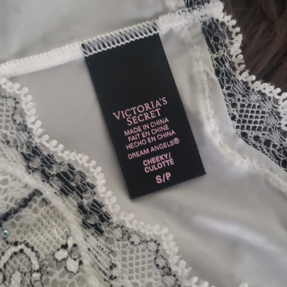 ⭐SET⭐Victoria's Secret Rare Limited Edition Black & White Lace Crystal Set - Picture 9 of 11